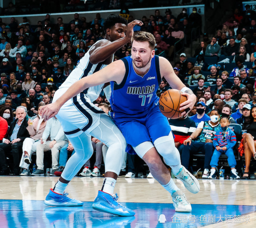 Scout在独行侠比赛中表现优异,锐不可当引发热议! Scout在独行侠比赛中表现优异,锐不可当引发热议!